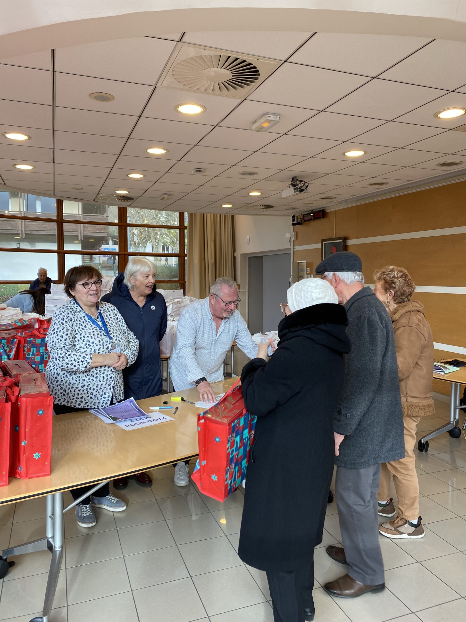 distribution des colis de noel