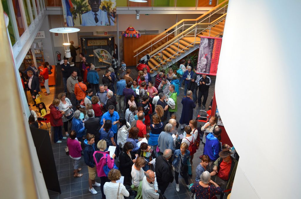 Le public de l’Espace Paul Jargot s’apprête à découvrir la présentation de la saison culturelle dans l’auditorium.