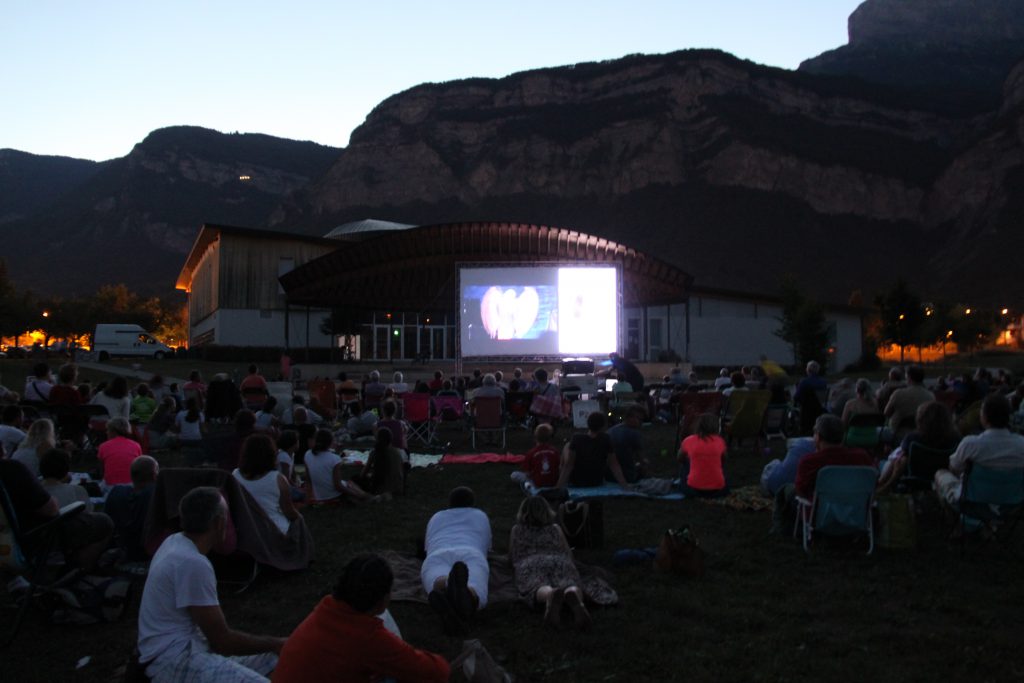 Le public répond toujours présent lors des séances de ciné en plein air.