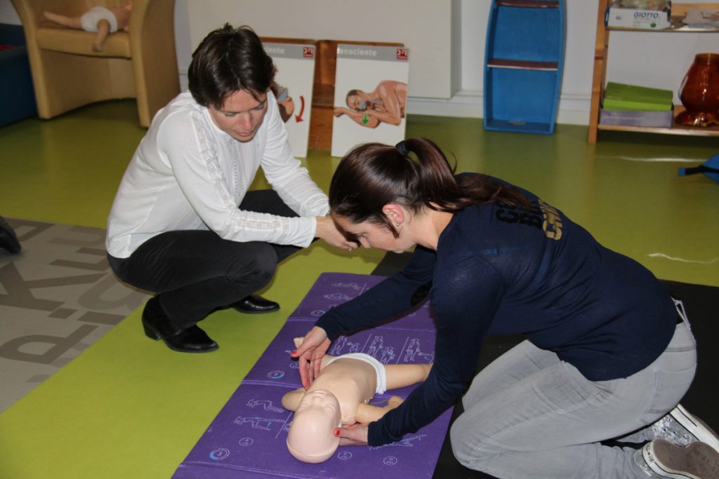 Christelle et Alice, deux mamans venues s’initier au secourisme